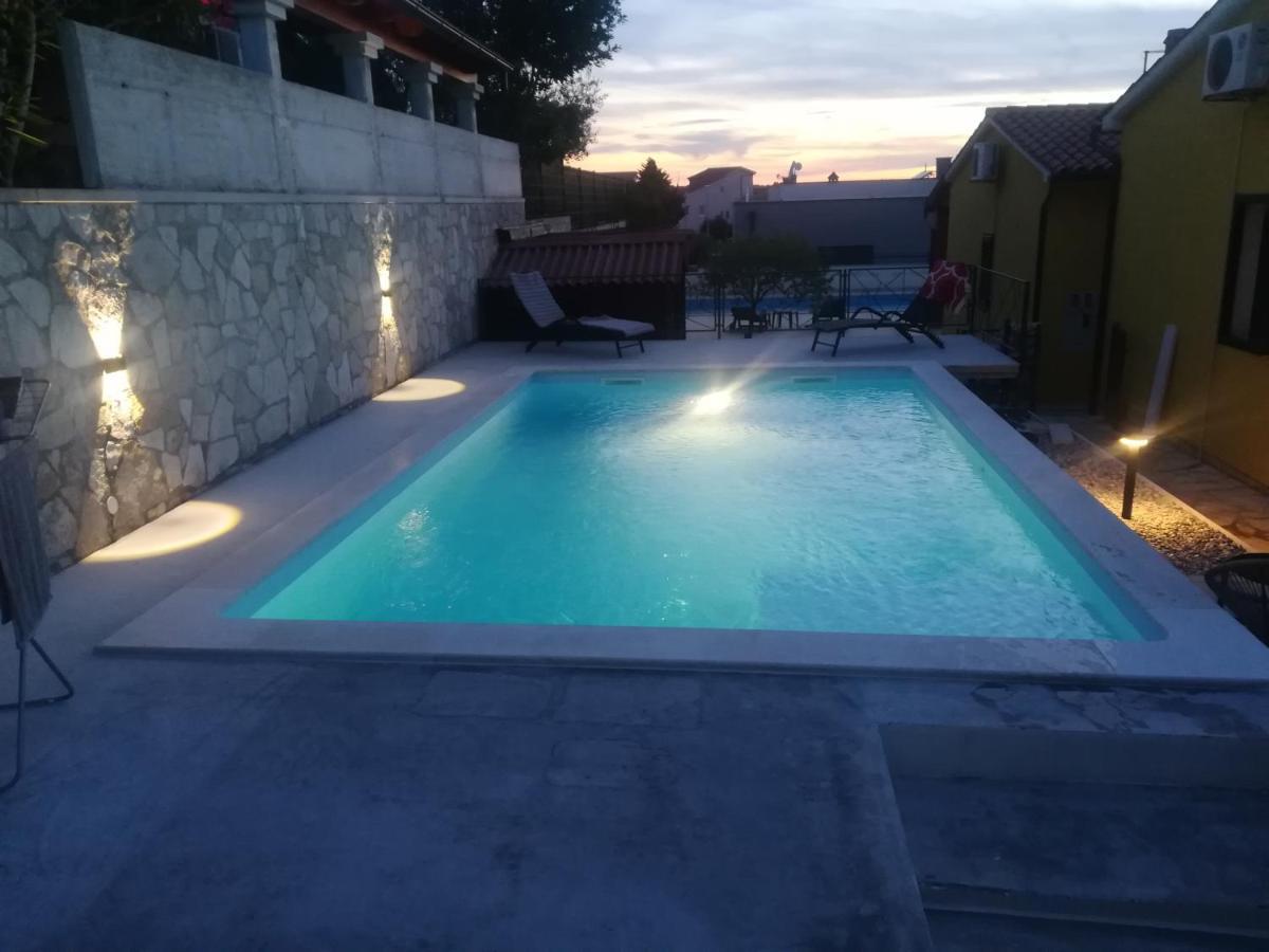 Kamenjak Volme, Cousy House With Pool บานโจเล ภายนอก รูปภาพ